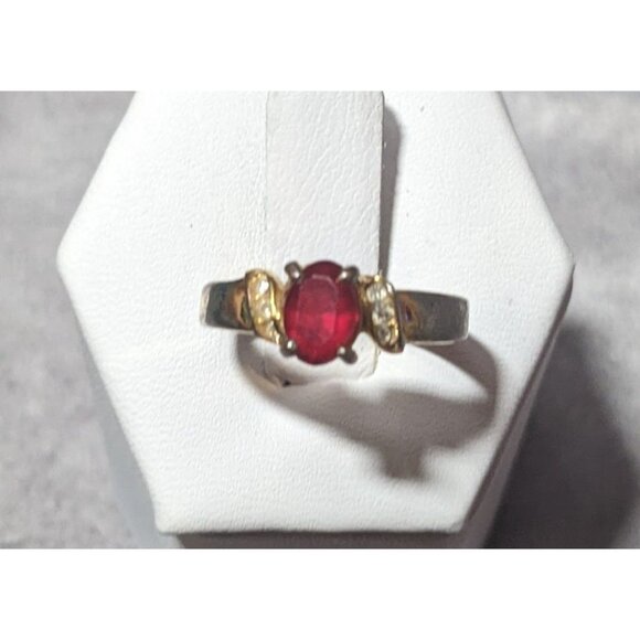 Elegant Gold Tone Ring With Red And Clear Stones Size 7 - Picture 7 of 11